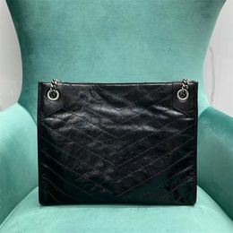 Classic Designer Genuine Leather Women Shopping Bag Handbags V-Stripes Sewing Thread Totes Heavy Chain Hardware Shoulder Bag Magnetic Buckle Famous Baguette Purse