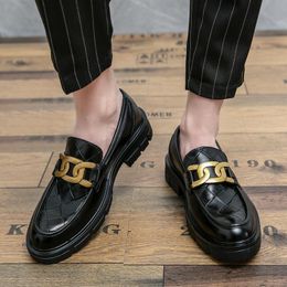 Italienische Designermode für Männer, flache Schuhe, Metallkette, dicker Boden, Slipper, Slip-on, Friseur, lässig, schwarze Herrenschuhe, große Größe: US6,5–US10