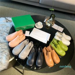 2021 Designer Rain Boots Women Slippers Rubber Sandals Slingback Strap Matte Platform Waterproof Thick Bottom Booties Candy Colours 999