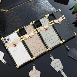 Letter Design Bee Phone Case for iPhone 12 12pro 11 11pro X Xs Max Xr 8 7 6 6s Plus PU Leather TPU Shell Cover for iPhone12 Fashion + Strap