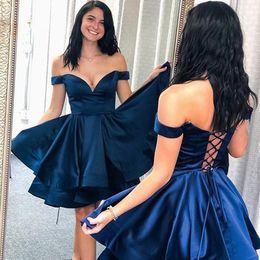 2021 Abiti da ballo blu navy con spalle scoperte Gonna a file in raso con lacci sul retro Una linea Abito da sera da cocktail su misura vestido