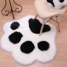 Artificial Wool Carpet Bear Paw Fluffy Plush Cushion Living Room Bedroom Desk Foot Mats Children's Room Rug Faux Fur Shaggy Pad 210301