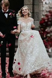 Romantic A Line Bohemian Wedding Dresses Floral Lace Bride Dress With Short Sleeves Applique Backless Light Champagne Boho Beach Bridal Gowns 2021