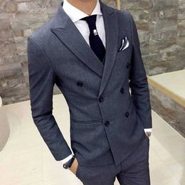 Double Breased Dark Gray Men Suits Slim fit 2 Piece Wedding Tuxedo for Groom with Peaked Lapel Custom Man Fashion Jacket Pants X0909