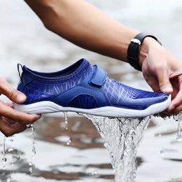 Plus Size Lovers Beach Shoes Outdoor Aqua Shoes Breathable Swimming Upstream Yoga Plaid Print Water Shoes Men Size 35-46 Y0714