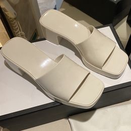 2021 la più recente pantofola da donna di marca Sandali firmati di lusso di alta qualità moda estiva pantofole con tacco alto con scivolo in gelatina Scarpe casual da donna