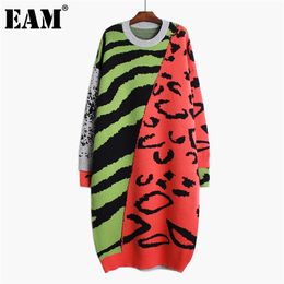 [EAM] Women Leopard Big Size Long Knitting Dress New Round Neck Long Sleeve Loose Fit Fashion Tide Autumn Winter 2021 210303