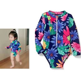 子供の水着の女の子の花長袖のonesies +帽子の赤ちゃんの日焼け止めファッション子供幼児の水着210625