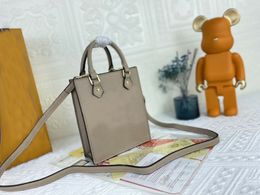 Fashion Italian fhion bag high quality leather m57937 brand metal buckle single shoulder chain shopping banquet 14 * 17x5cm