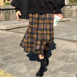 Vintage Plaid Pleated Long Skirts Winter Women Punk Rock Korean Woolen Skirt Streetwear Drawstring Elastic Waist Midi Skirt 210309