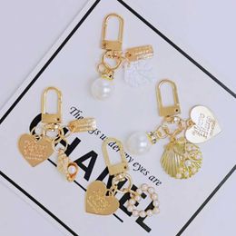 100% Brand New 1PC Cute Heart Shell Keychain Creative Small Gifts Ins Metal Jewelry Ladies Accessories Pearl Pendant Fashion G1019