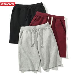 FGKKS Brand Men Casual Shorts Men's Fashion Sports Solid Color Shorts Summer New Loose Drawstring Beach Shorts Male 210316