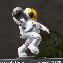 Nordic Resin Creative Astronaut Sculpture Figurine Store Craft Desk Home Decoration Accessories Modern Birthday Gift Cartoon 210607