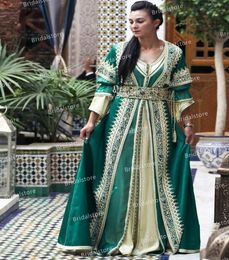 Emerald Green Oriental Morrocan Kaftan Evening Dresses 2021 Vintage V Neck Gold Appliques Silk Satin Long Sleeve Prom Dress Wear Party Gowns