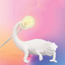 Lampade da tavolo Nordic Designer Lizard Lampada da comodino Moderna Cute LED Resina Animale Camaleonte Letto Soggiorno Home Deco Light FixtureTable