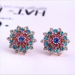 Colourful flower earrings are popular in Europe and America. They fashionable exquisite first ornaments