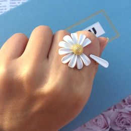 Etrendy New Daisy Flower Rings For Women Boho Fashion Jewellery Simple White Adjustable Ring Open Design