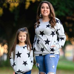 NASHAKAITE Autumn Family matching clothes Grey Star Printed Tops for Mother Daughter Fashion Mom and daughter 210724