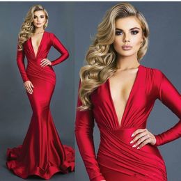 Sexy Long Red Satin Trumpet Prom Dresses 2021 Deep V-neck Long Sleeve Pleats Mermaid Formal Evening Gowns Plus Size Women Prom Party Dress