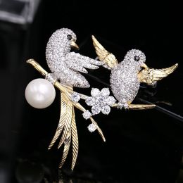 XUYE Fashion Wedding Party Birds Pearl Brooches Design Brand Jewellery Micro Pave Cubic Zirconia Romantic Lovebirds Corsage