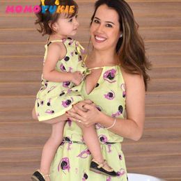 mother daughter dresses off shoulder sleeveless printed family matching clothes look outfits mommy and me clothes dress beach 210713