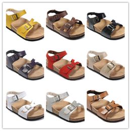 brand Flat Heel Sandals With Buckle For Men Women Wholesale Summer Beach Casual shoes High Quality Genuine Leather Slippers