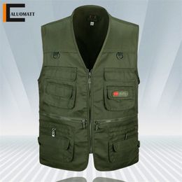 Men Fishing Vests Outdoor Casual Multi-pockets Sleeveless Jackets Male Summer Breathable Mens Mesh Vest Pography Waistcoat 210923