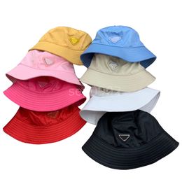 Luxury Flat Bucket Hats Mens Womens Fashion Badge Cap High Quality Casual Wide Brim Caps Breathability Sunscreen Hat