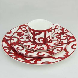 Bone China Dinner Plate Spanish Red Grid Dish Art Design Plate Dinnerware Sets 211012