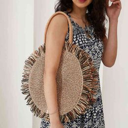 Shopping Bags Spring and Summer Street Shooting Round Tassel Straw Holiday Style Beach Handbag New Trendy Women s Fashion 220309