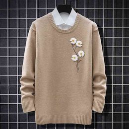 Mens Knitted Sweater Autumn Winter Men's Pullover Flower Decoration Jumper Casual Loose Soft Male Sweaters Daisy Embroidery 210812