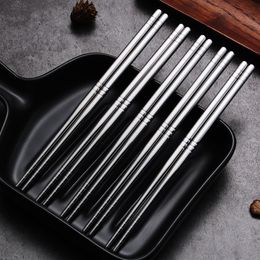 Metal Chopsticks Household High Temperature Sterilizable Non-slip Stainless Steel Chopsticks Set Kitchen Accessories 20220219 Q2