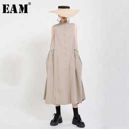 [EAM] Women Khaki Split Pleated Long Dress Stand Collar Sleeveless Loose Fit Fashion Spring Summer 1Y353 210630