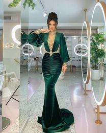 Modern High Neck Mermaid Evening Emerald Green Long Puffy ärmar Trumpet Arabiska Prromklänningar Guldapplikationer Pärlor Illusion Sexig Formell partyklänningar 2022