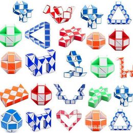 DHL Mini Magic Cube Intelligence Toys Snake Shape Toy Jouet Jouet 3D Cubes Puzzle Twist Twist Puzzles Cadeau Random Intelligences Supertop Cadeaux