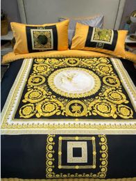 Classic Printing Duvet Cover gold Bedding Sets 4pcs Bed Sheets Pillowcase Luxury with Logo Fashion Colour Matching