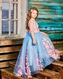 2021 Cute Light Blue Girls Pageant Dresses Jewel Neck Illusion Cap Sleeves Pink Lace Appliques 3D Floral Flowers Sweep Train Kids Flower Girl Birthday Gowns