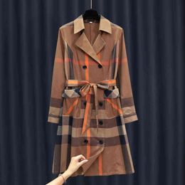 autumn plaid coat retro loose meat cover coat British style was thin temperament windbreaker women's trend 211118