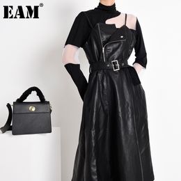 [EAM] Women Black Pu Leather Long Spaghetti Strap Dress New V-Neck Sleeveless Loose Fit Fashion Tide Spring Autumn 2021 JD03201 210302