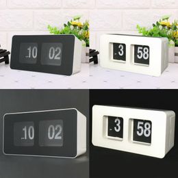 Desk & Table Clocks Retro Flip Clock Auto Internal Gear Operated Quartz Small Scale Xmas Gift