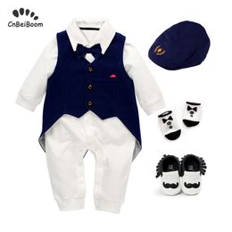 Bebek Doğum Günü Giysileri Suit Erkek Kıyafet 100% Pamuk Tulum Yelek Smokin Ayakkabı + Çorap + Şapka 5 adet Giyim Setleri Düğün 210309