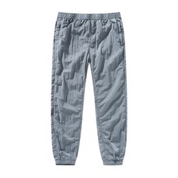 Pantaloni da uomo in nylon metallico Estate Pantaloni versatili per il tempo libero Pantaloni sportivi da strada per esterni Tendenze europee e americane Logo ricamato