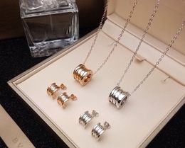 Hänghalsband lyxiga officiella reproduktioner hänge halsband högsta motkvalitet mässing 18k guldpläterad varumärkes designer örhängen avancerad utsökta gåva