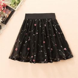 Spring New Eugen Tutu Skirt High Waist Lace Yarn Pleated Mini Skirt Vintage Skirt Floral Safety Shorts Inside Free Shippin 210310