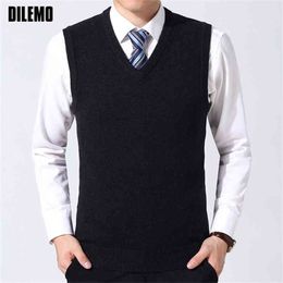 Fashion Brand Sweater Man Pullovers Vest Slim Fit Jumpers Knitwear Sleeveless Winter Korean Style Casual Clothing Men 210918