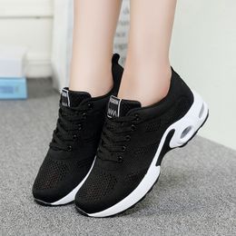 2022 casual plus size women's shoes Korean student cushion soft bottom breathable casual running shos flying woven sports shoe women M2098