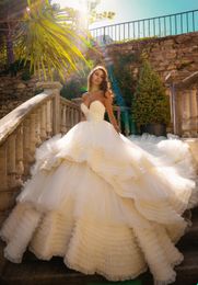 Elegant Mermaid Wedding Dresses Strapless Sleeve-less Appliques Race Tulle Sheath Dress Sweep Train Bridal Gowns New design