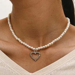 Pendant Necklaces Gentle And Sweet Personality Imitation Pearl Necklace Simple Temperament Diamond Hollow Love Shape Women