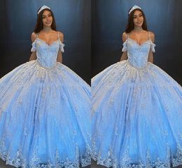 Bling tulle bahama blå quinceanera klänningar bollklänning från axeln applikation spetspärled kristall öppen baksida spetsar upp prom examen formellt formellt