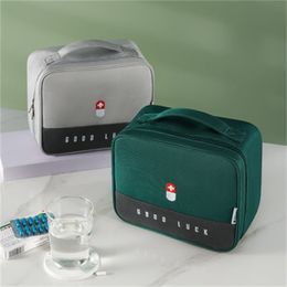 Outdoor Travel Portable Medicine Box Large Capacity Adventure Vehicle Household Fabric First Aid Kit Bag 211102